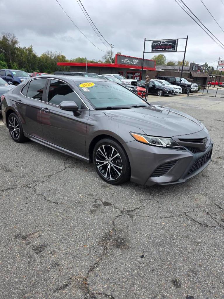 2020 Toyota Camry SE