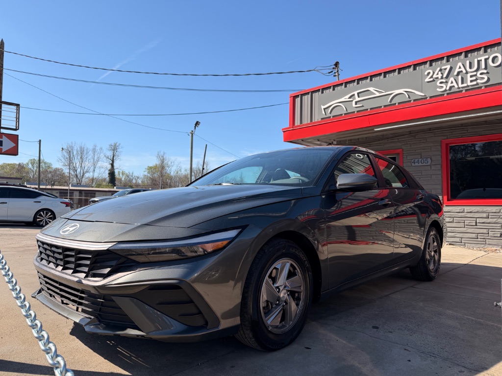 2025 Hyundai Elantra SE